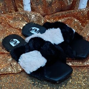 VHNY Black and White Knotted Faux Fur Slippers